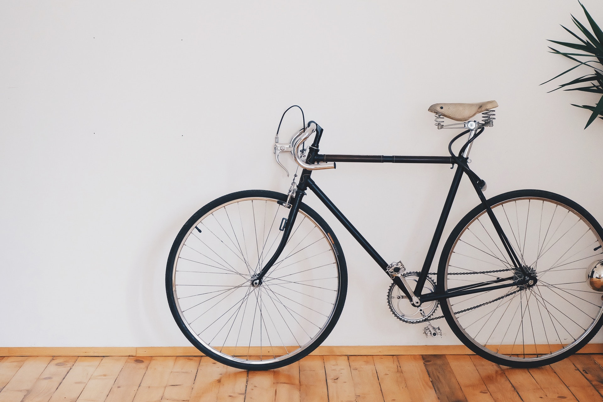 a bicycle leaning against a wall